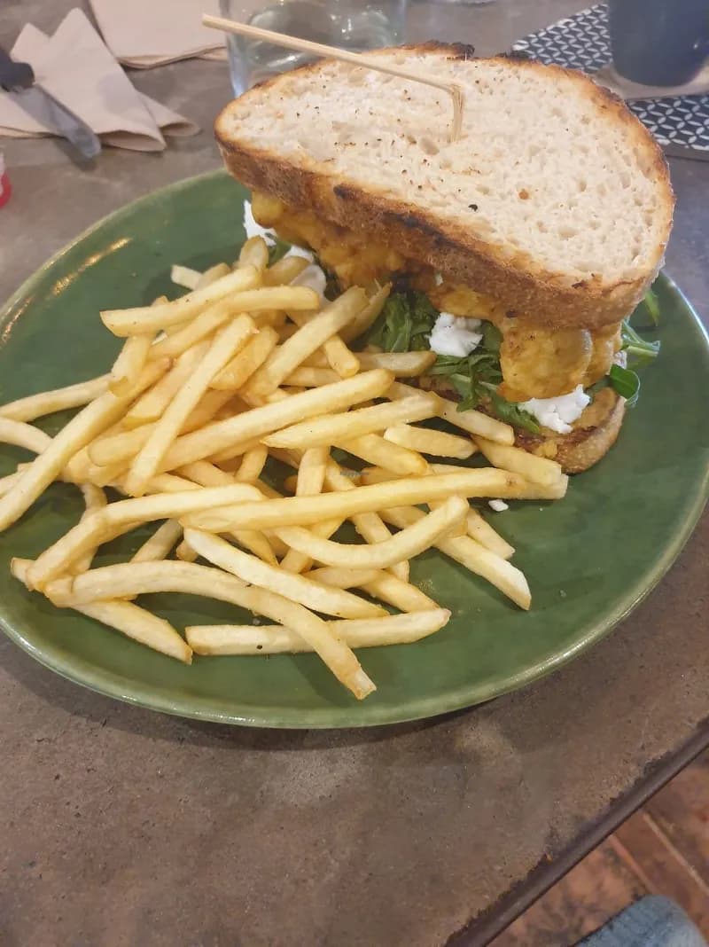 Cauliflower burger with shoestring fries